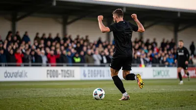 Sturm Graz muss in der Bundesliga einen frisch zusammengestellten Kader gegen den eingespielten LASK beweisen, während...