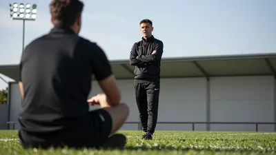Sturm-Trainer Fabio Ingolitsch stellte sich vor dem Europa-League-Spiel gegen Stade Rennes den Medien und nahm zu Kritik...